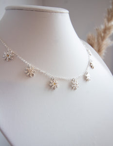 Daisy chain necklace