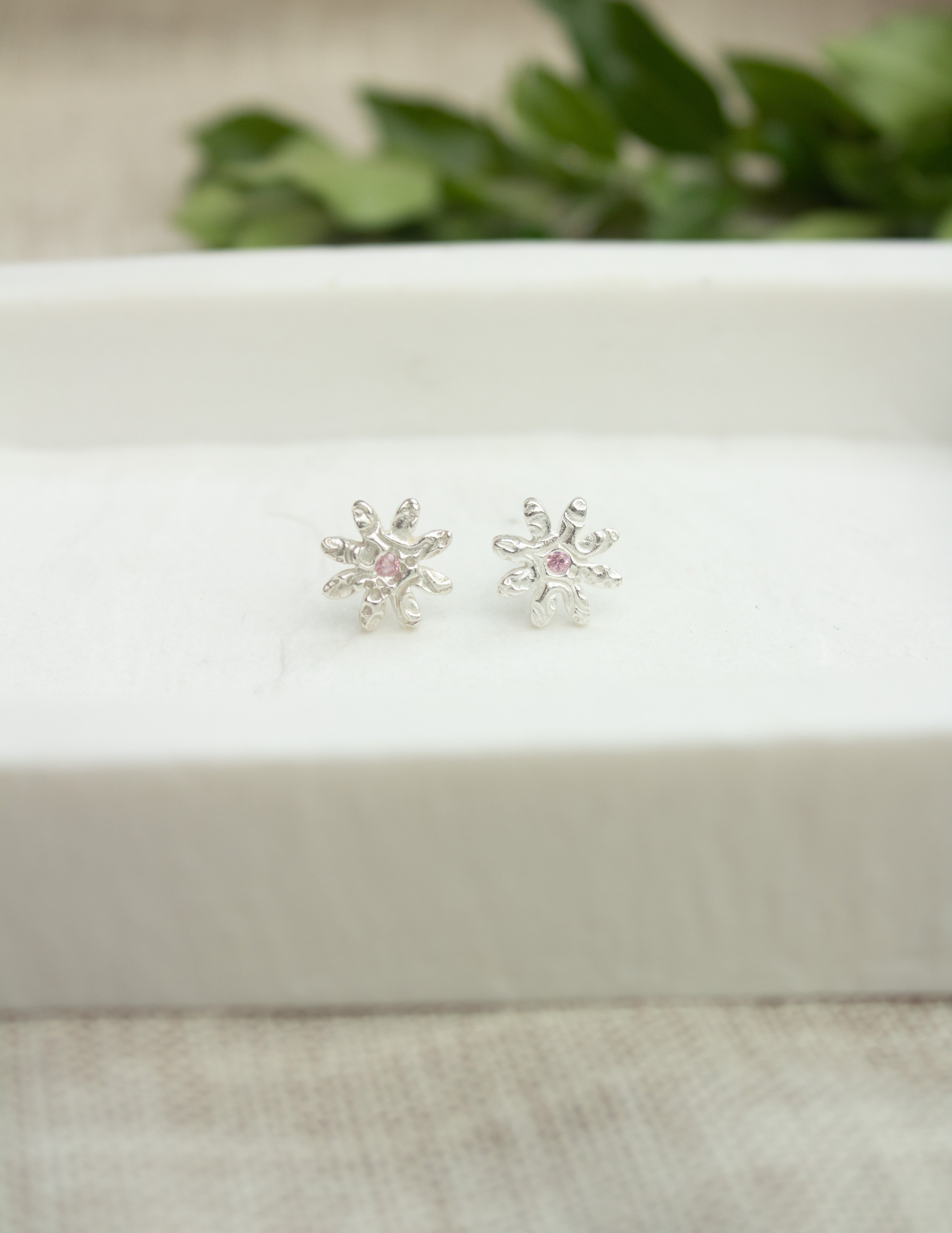 Daisy stud earrings