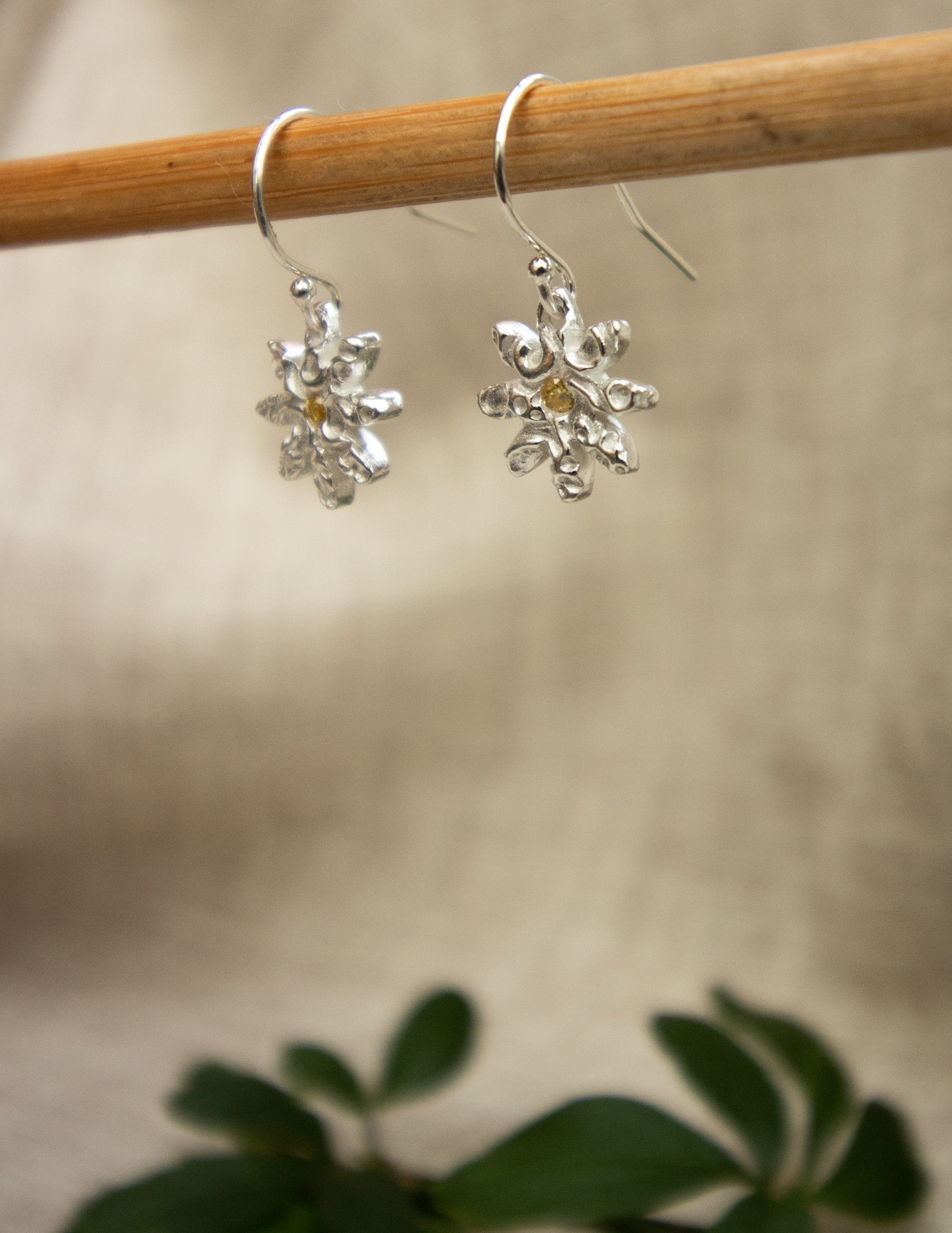 Mini Daisy earrings