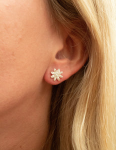 Daisy stud earrings