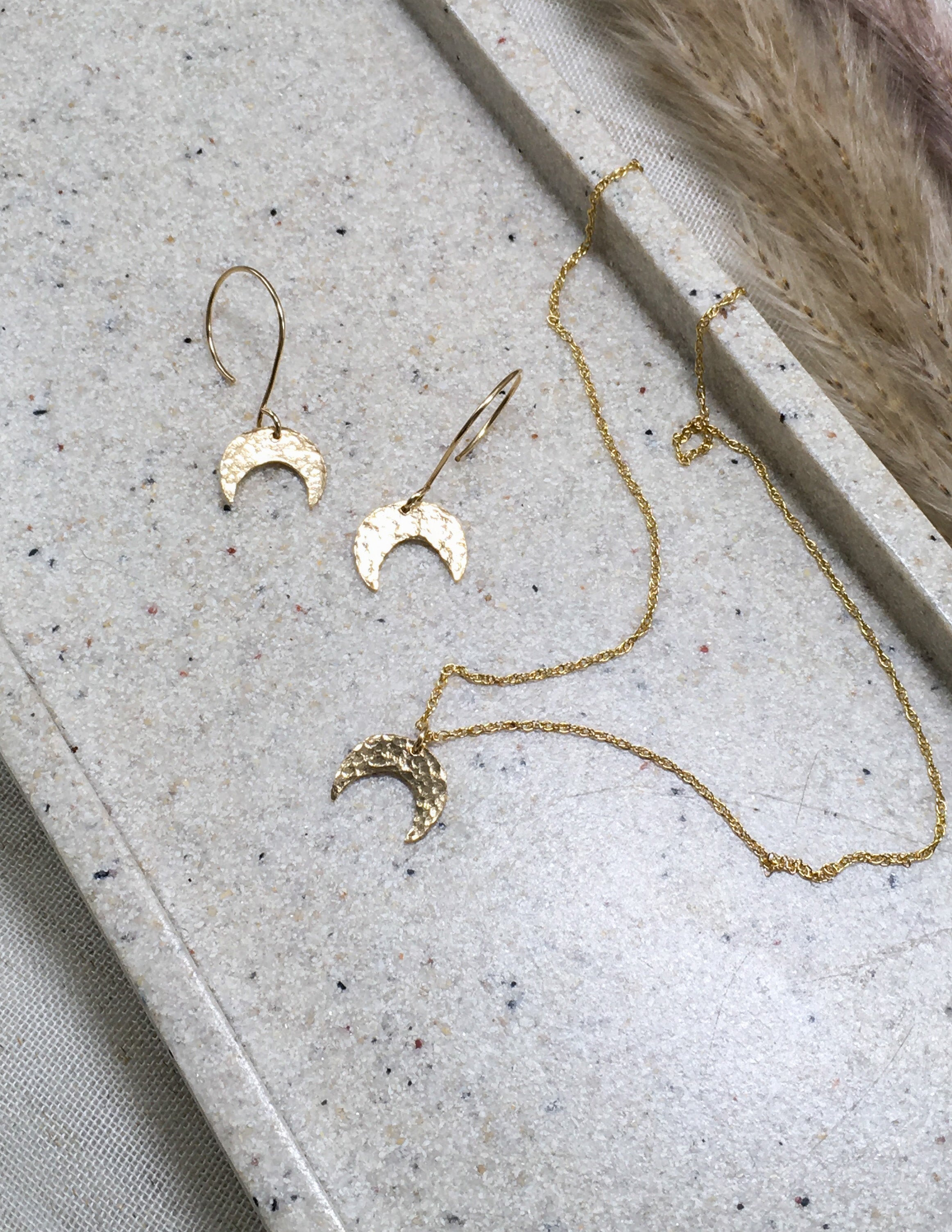 Crescent moon hammered 14k Goldfilled necklace