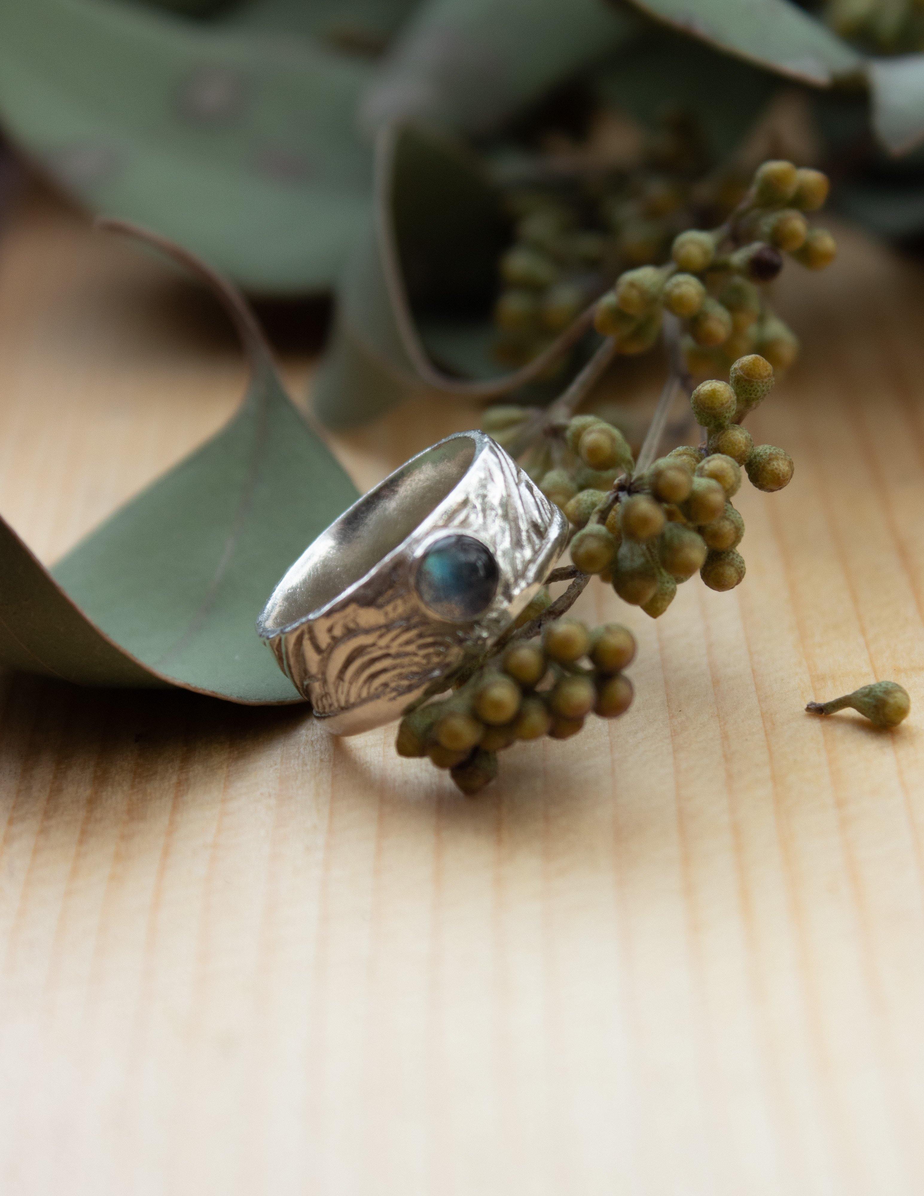 Ougi Labradorite chunky ring - BlossomJewellery