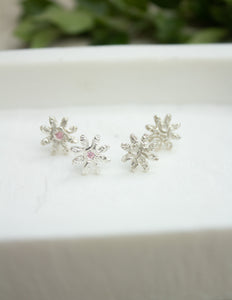 Daisy stud earrings