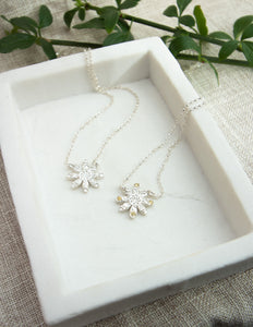 Daisy necklace